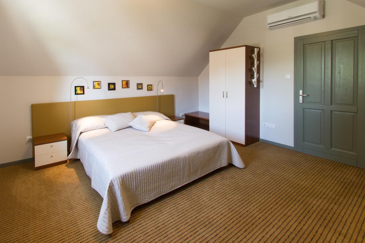 Villa Oliva Boutique Rooms&Spa Zamárdi Extérieur photo